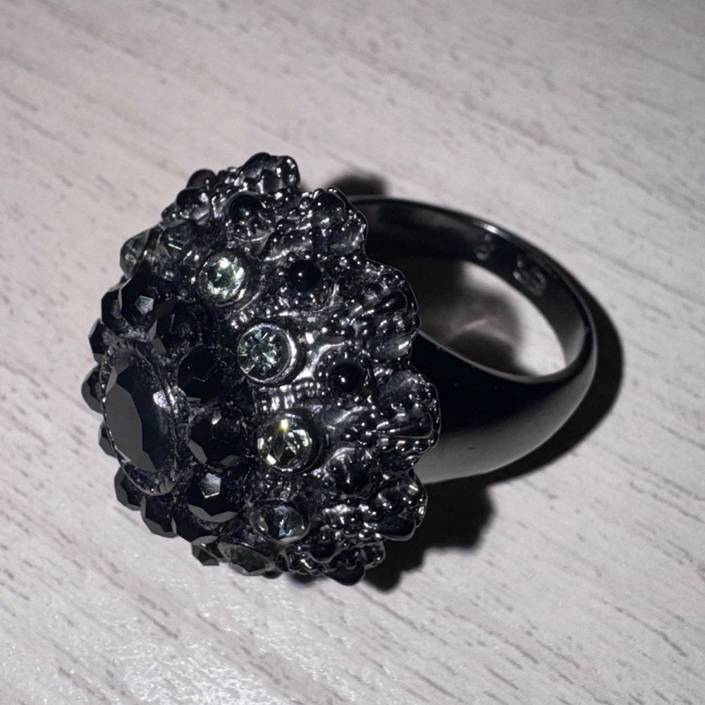 Black Crystal cocktail Ring
